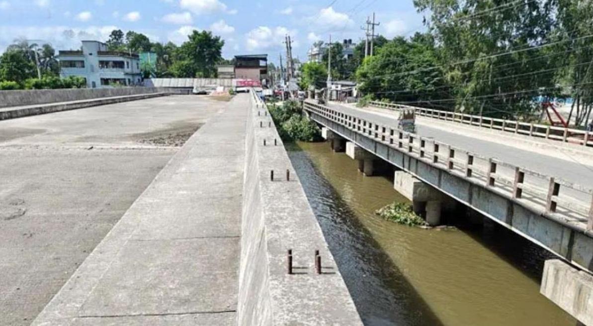 সংযুক্ত ছবি